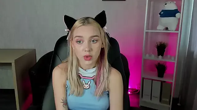 Lesi_Moonie01 on StripChat