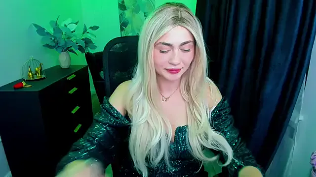 LeslieMineg on StripChat