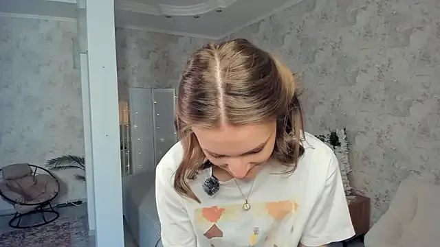 LianneBynon — Lips Tease