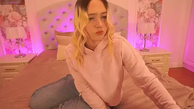 LilElfie on StripChat