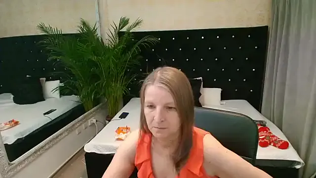 Lilly_hott on StripChat