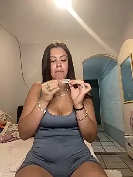 Lindagatha — Plug no cuzinho e tirar roupa