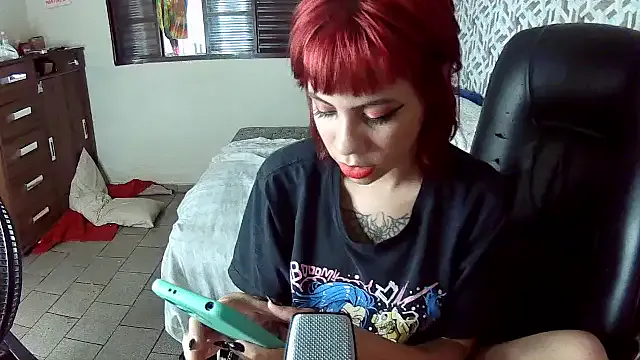 Liv_Alt — tirar roupa