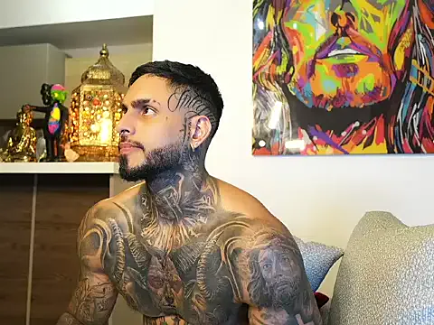 logan_hugh8 on StripChat