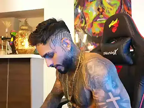 logan_hugh8 on StripChat