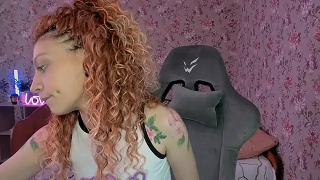 LolaRozzie on StripChat