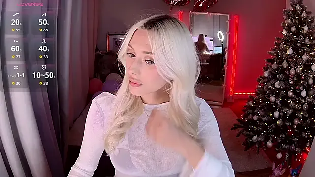 LoryWood on StripChat