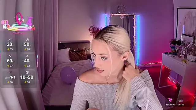 LoryWood on StripChat