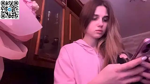 LovelySilk_63's avatar