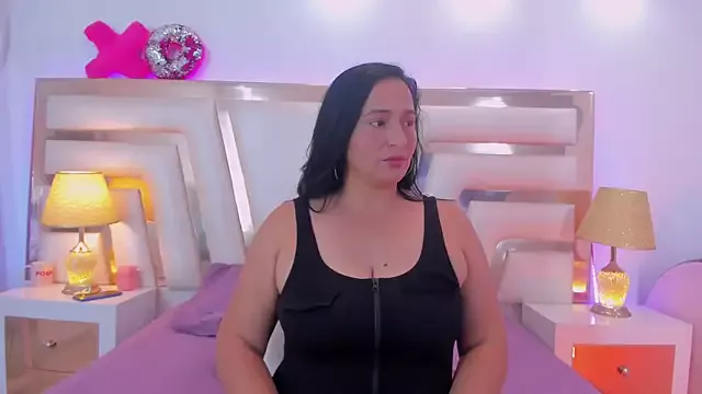 LucineArias on StripChat