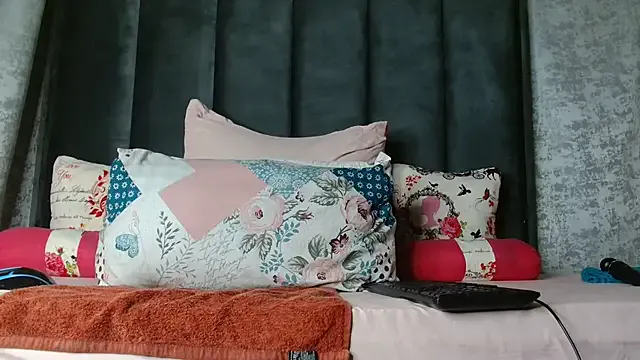 Lucy_Blacksilk on StripChat