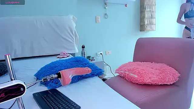 Luna_Raay — control for 1min+ tits out