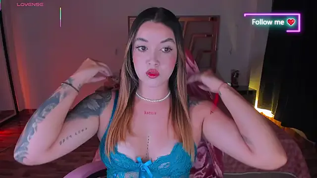 lunaarose on StripChat