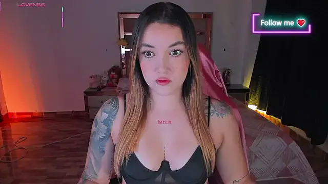 lunaarose on StripChat