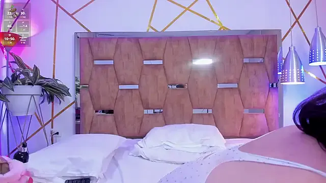 LunaPleasure on StripChat