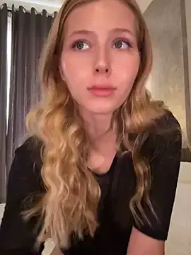 LunaRase on StripChat