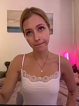 LunaRase on StripChat