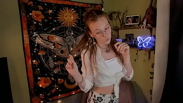 lyra_thenymph on StripChat