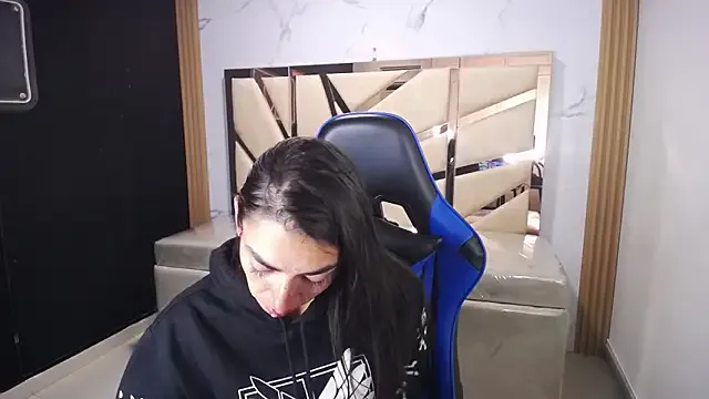 Maily_a_ on StripChat