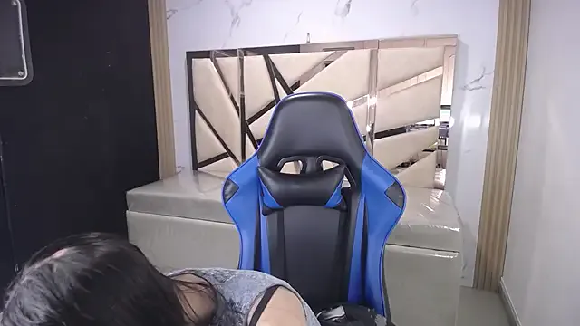 Maily_a_ on StripChat