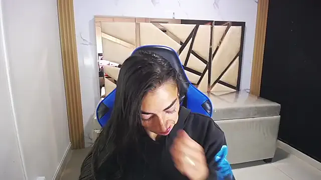 Maily_a_ on StripChat