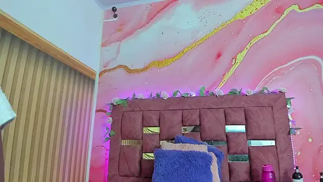 melody_paris on StripChat