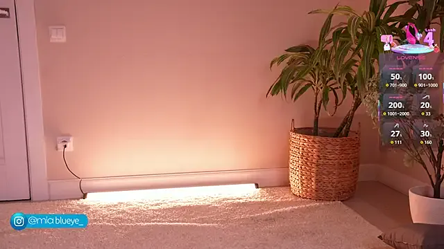 Miablueye on StripChat