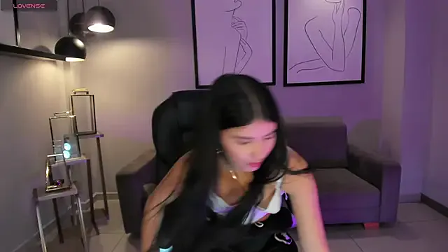 MiaLaurence on StripChat