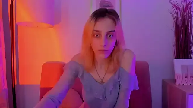 MiilaGlow on StripChat