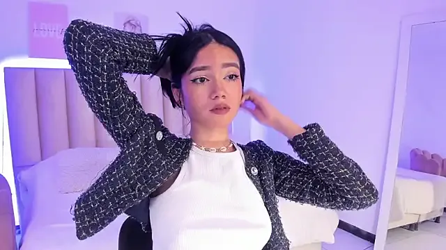 Mila_jenner — Tesen oil in my boobs