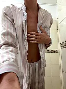 Freechat MilaRenee on StripChat