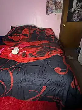 Milfshortcakes on StripChat