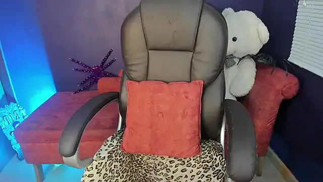 milufontier on StripChat