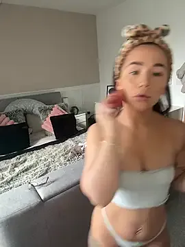 MissPixieRae — Tease me whilst I get ready