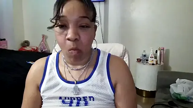 mzpretty444 on StripChat
