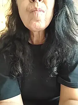 NakedMILFx — Fingers in pussy