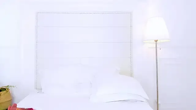 NaomiYuu on StripChat