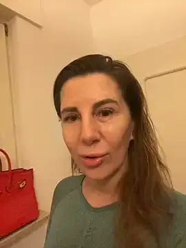 NaughtyMilla on StripChat