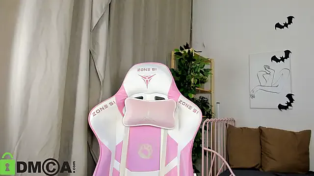 Nicole_Charm on StripChat