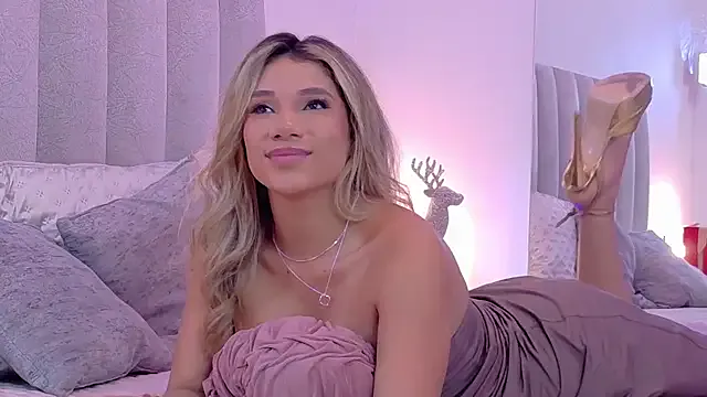 NicoleArmani on StripChat