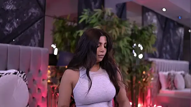 NicoleCellini on StripChat