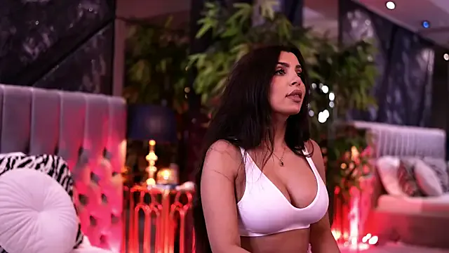 NicoleCellini on StripChat