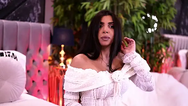 NicoleCellini on StripChat