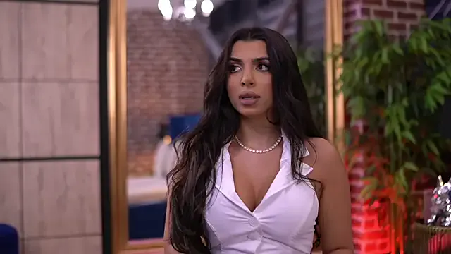 NicoleCellini on StripChat