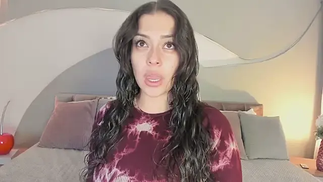 Nicolle_W on StripChat