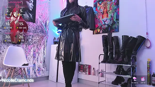 NicolleDiamonds_cg on StripChat