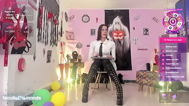 NicolleDiamonds_cg on StripChat