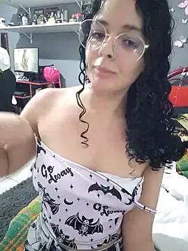 NinaSweet2 on StripChat 