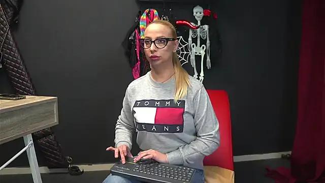 StripChat OliviaSmith is Freechat OliviaSmith — pussy play close up