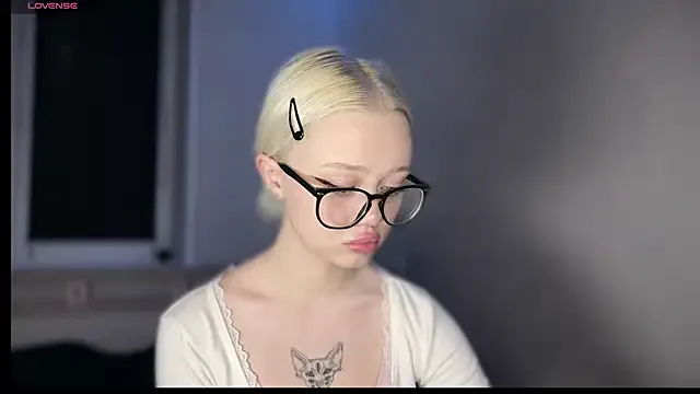 Pinkamina_Pie — biting lips close to the camera